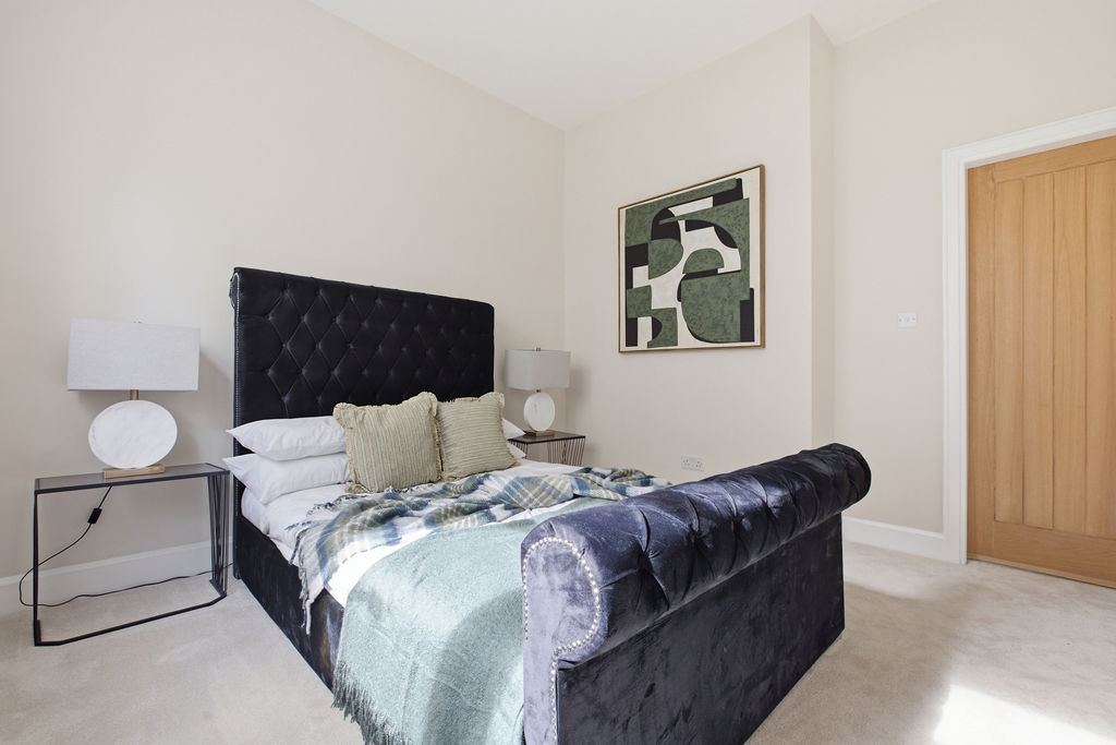 3-bed semi, Newton Mearns