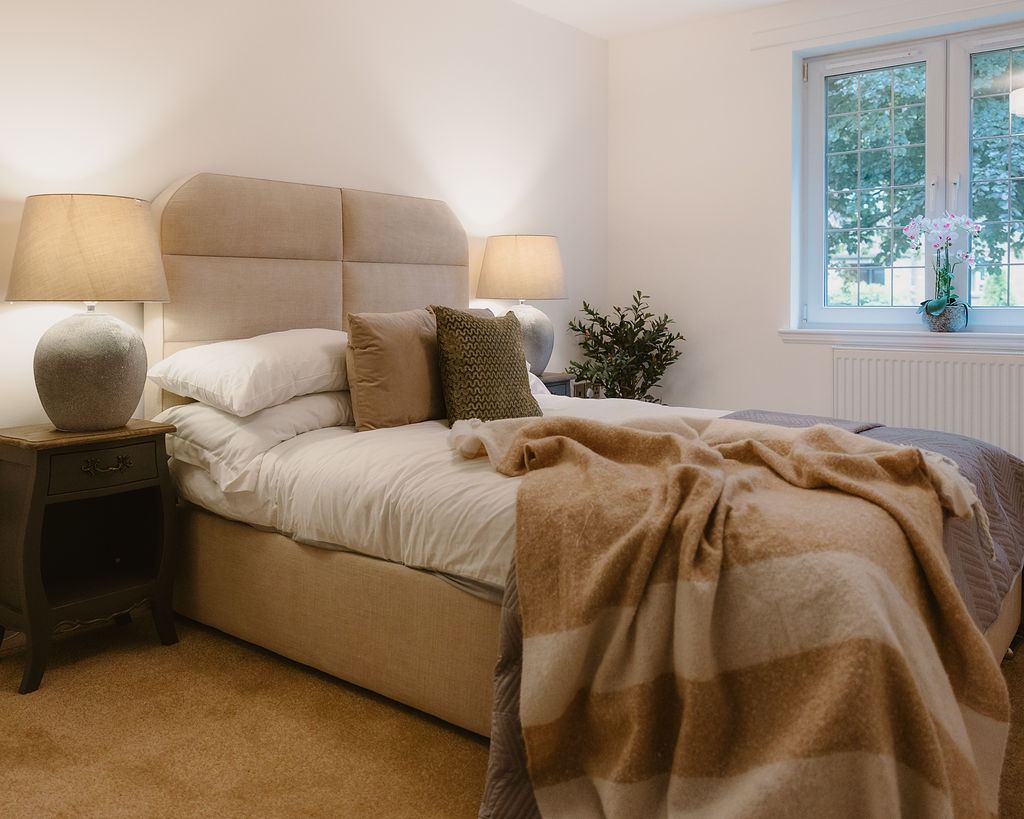 2-bed main-door flat, West End