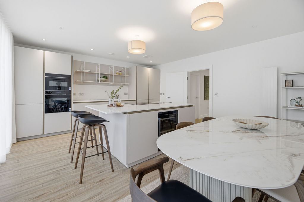 Apartment, West End