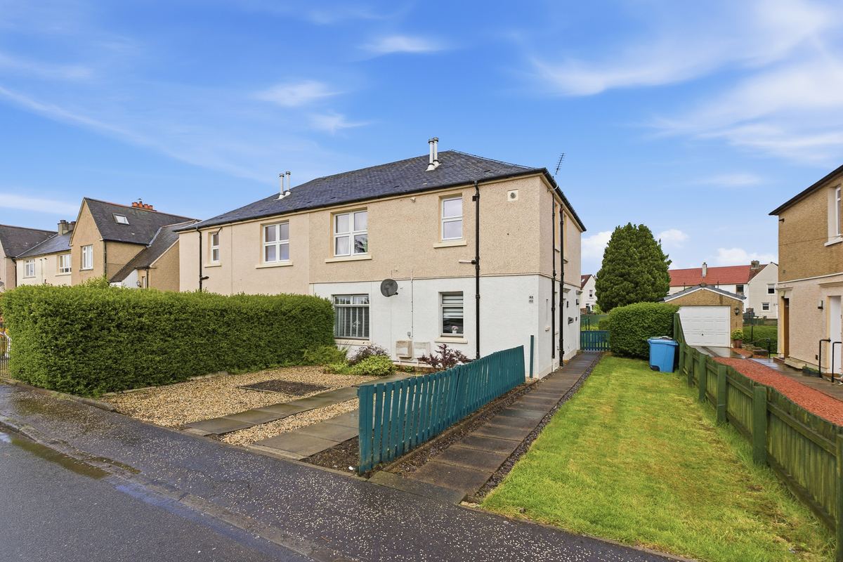 Semi-detached home, Falkirk: property photography